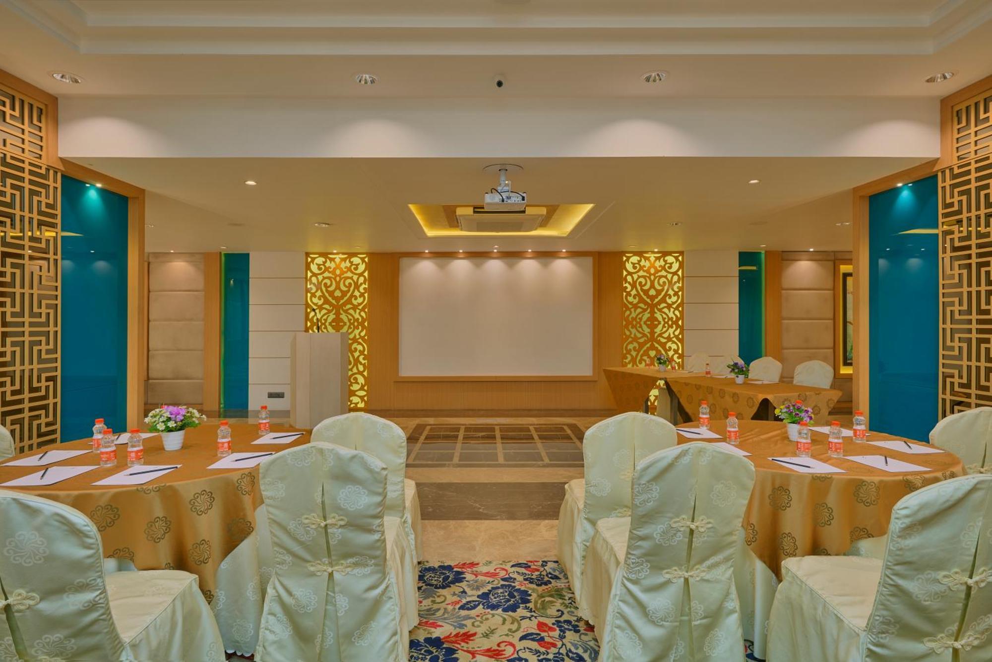 Skk Blu Hotel & Spa Удайпур Екстериор снимка