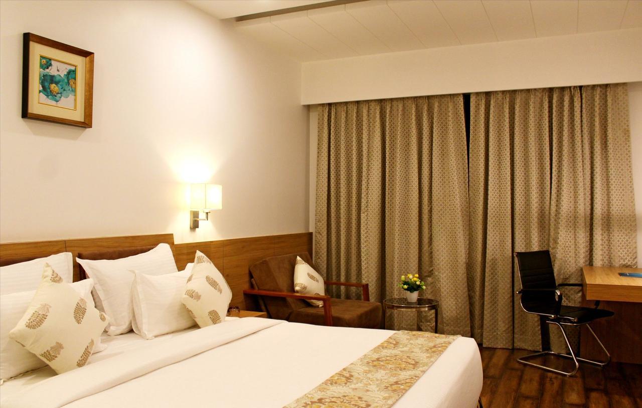 Skk Blu Hotel & Spa Удайпур Екстериор снимка