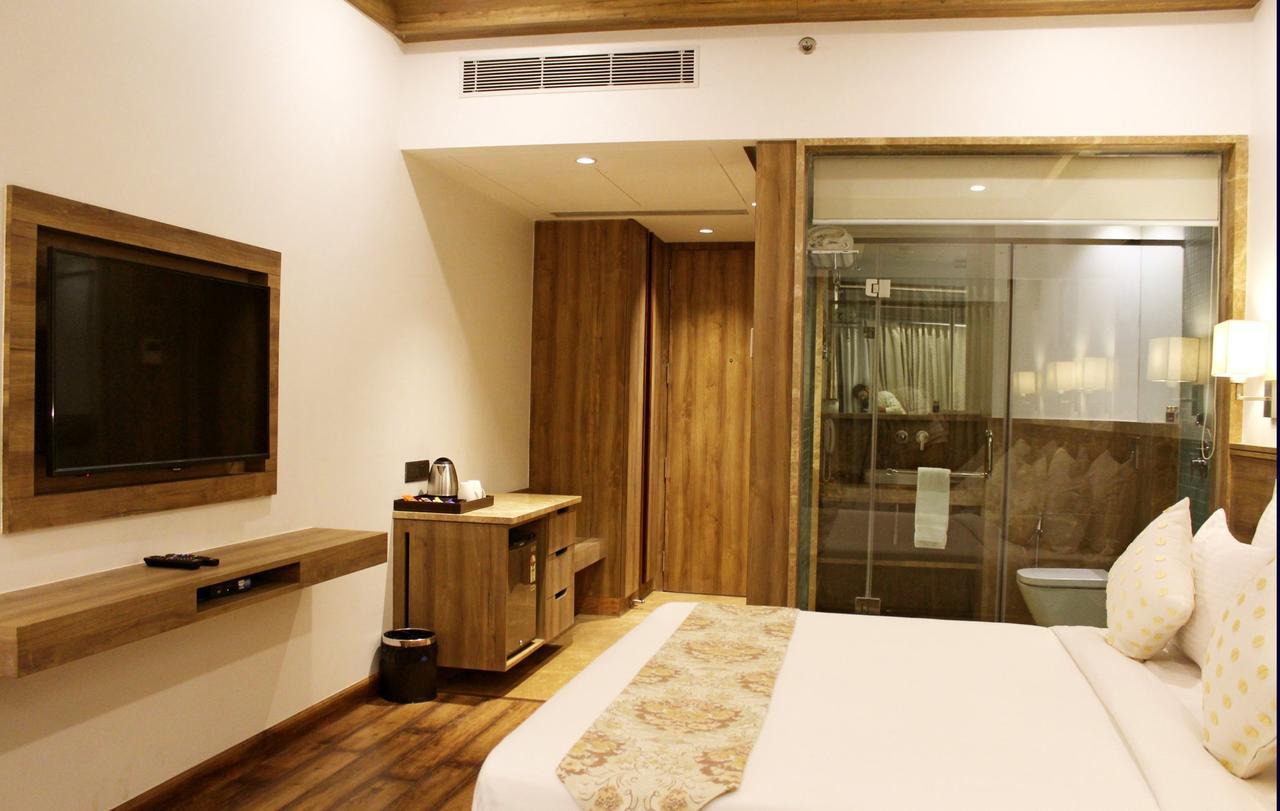 Skk Blu Hotel & Spa Удайпур Екстериор снимка