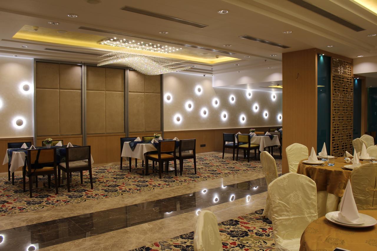 Skk Blu Hotel & Spa Удайпур Екстериор снимка