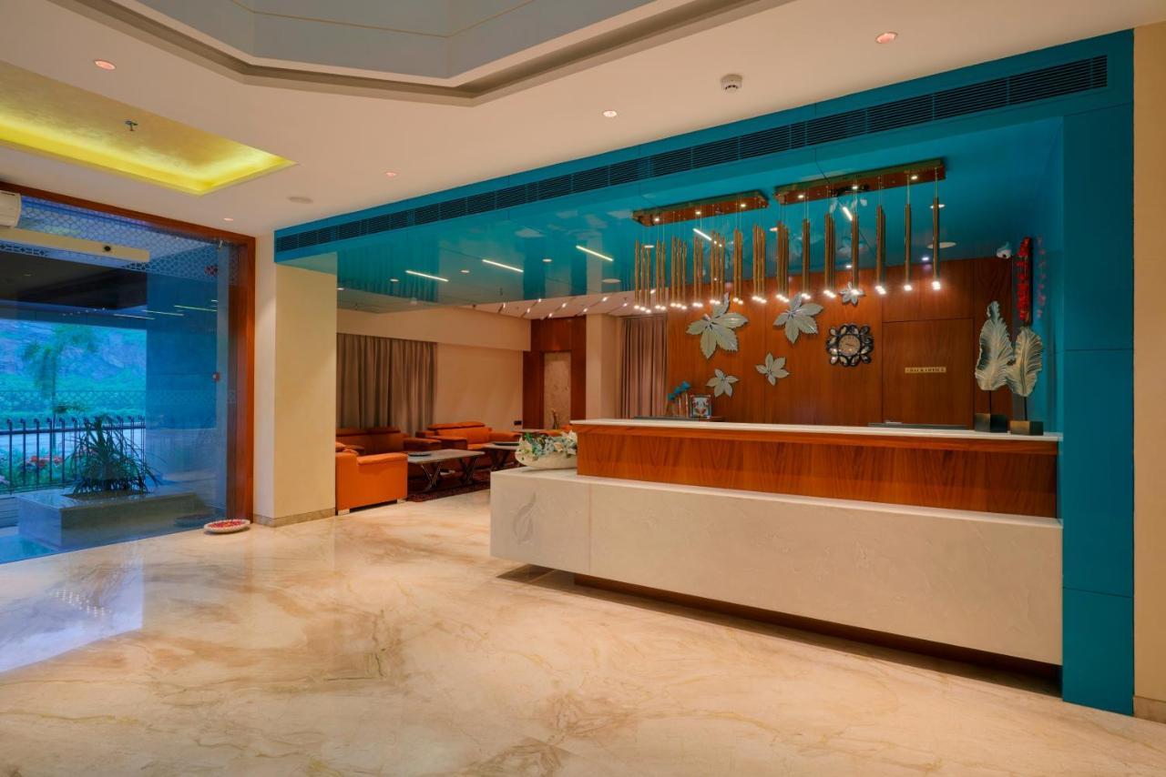 Skk Blu Hotel & Spa Удайпур Екстериор снимка
