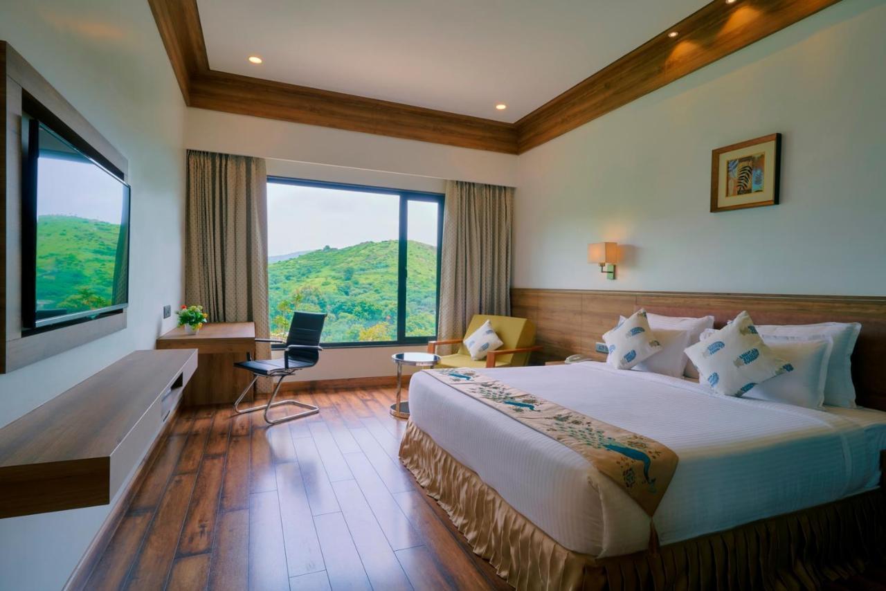 Skk Blu Hotel & Spa Удайпур Екстериор снимка