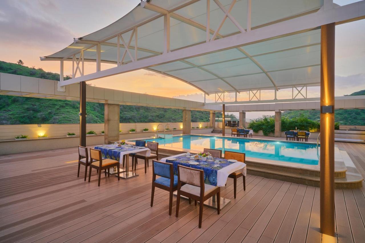Skk Blu Hotel & Spa Удайпур Екстериор снимка