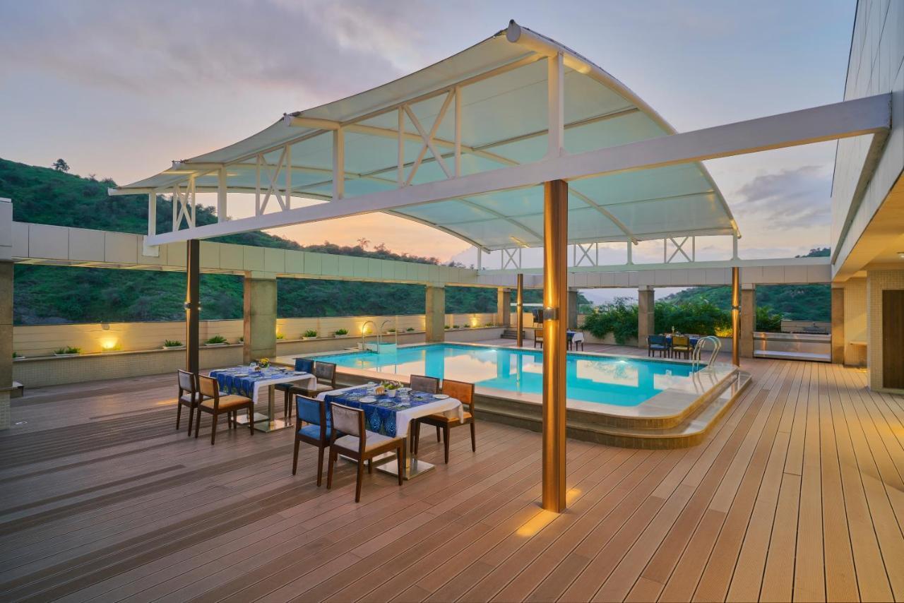 Skk Blu Hotel & Spa Удайпур Екстериор снимка